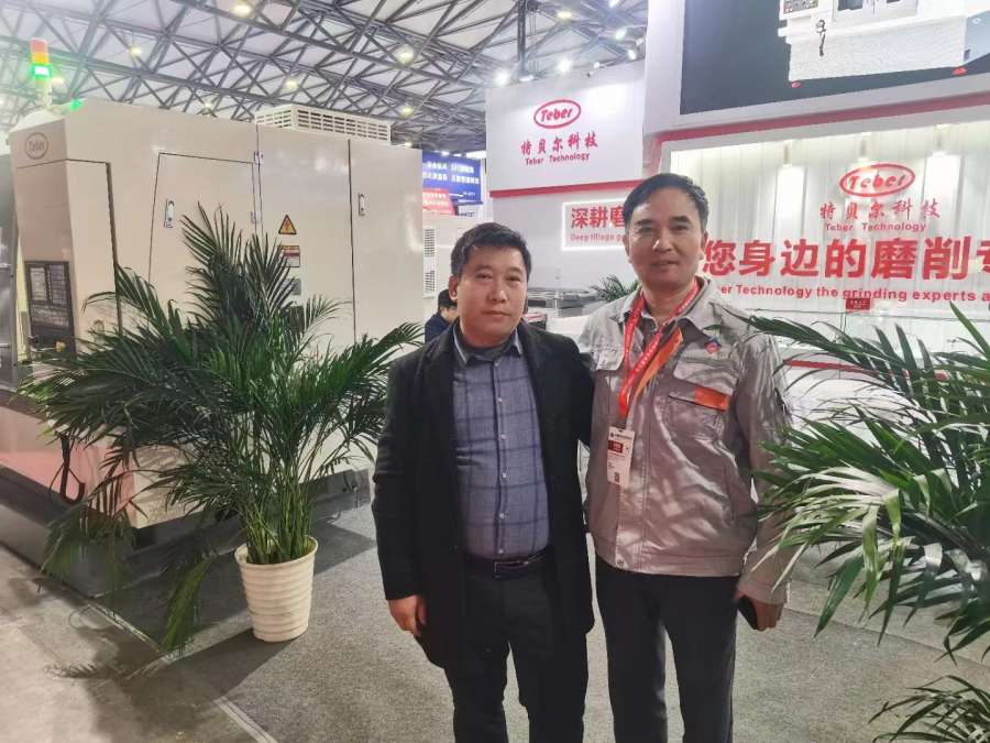 外圓磨床、內(nèi)孔磨床展臺(tái)